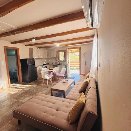 Anastasia's Private Case de vacanță